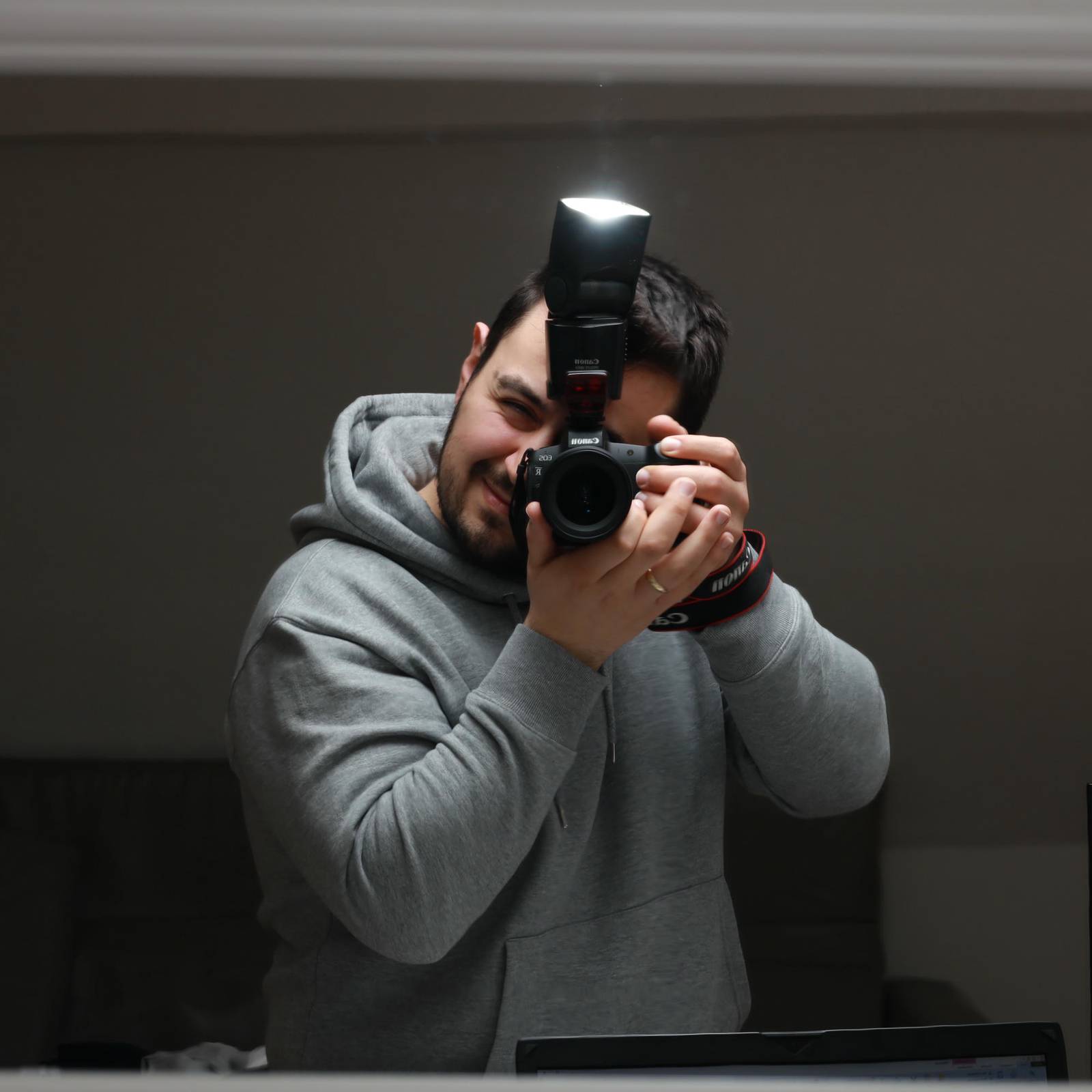 Portrait von Dionis, dem Fotografen von AD Fotografie